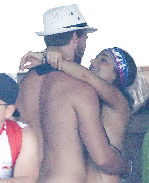 Gara-gara ini, Patrick diteror fans Miley ©splashnews.com