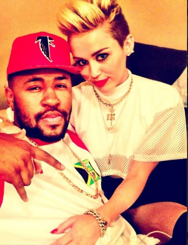 Mike dan Miley @ Twitter/Miley Cyrus