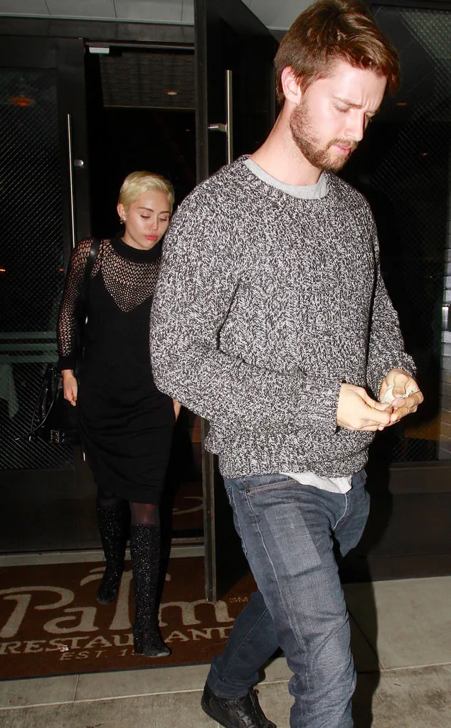Miley dan Patrick tetap jalin komunikasi @ eonline.com