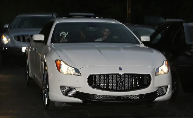 Mobil mewah Miley yang sempat hilang @ dailymail.co.uk