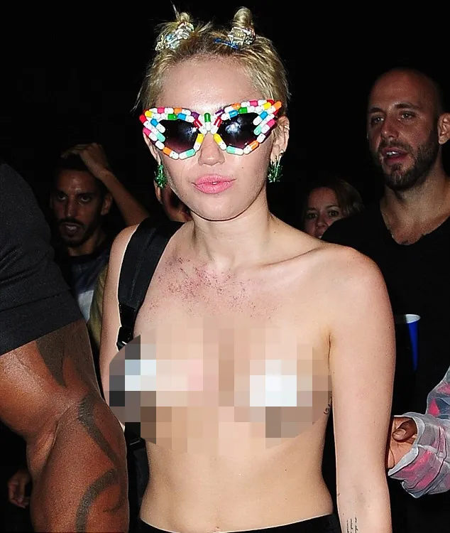 Miley Cyrus @ dailymail.co.uk
