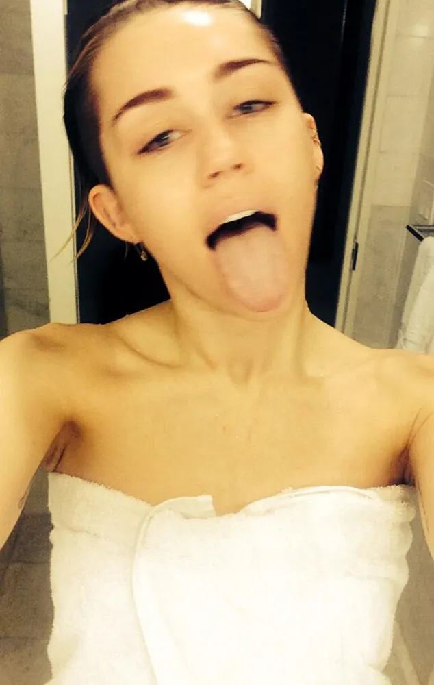 Miley Cyrus @ Twitter/Miley Cyrus