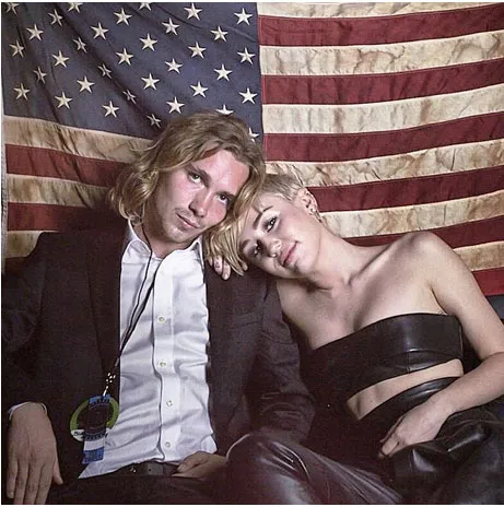 Miley Cyrus bersama rekannya yang merupakan seorang gelandangan sekaligus mantan kriminal, Jesse © instagram.com/mileycyrus