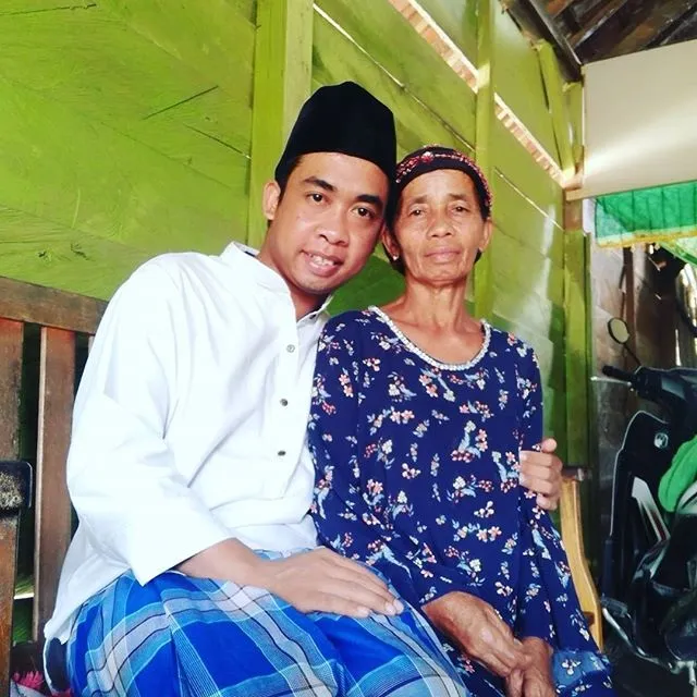 Sayang banget dengan ibu © instagram.com/mimi.peri