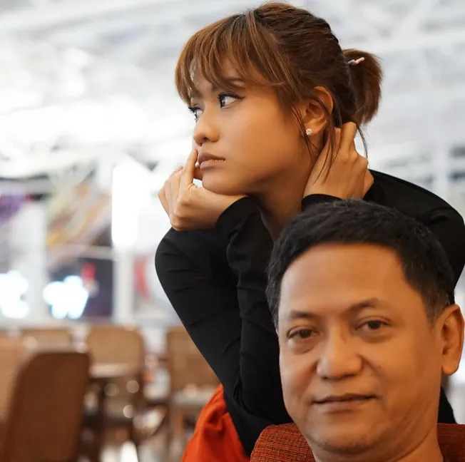 Sosok pria pertama yang menjadi muse-nya adalah sang ayah. /©instagram.com/mytha_lestari