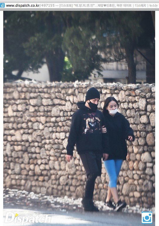 Berbaju casual dan pakai masker, Taeyang - Hyo Rin cute abis © Dispatch