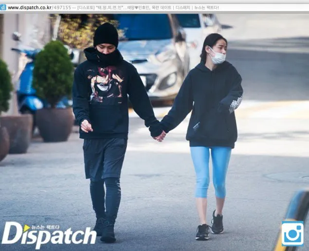 Tak canggung, Taeyang menggandeng tangan Hyo Rin © Dispatch