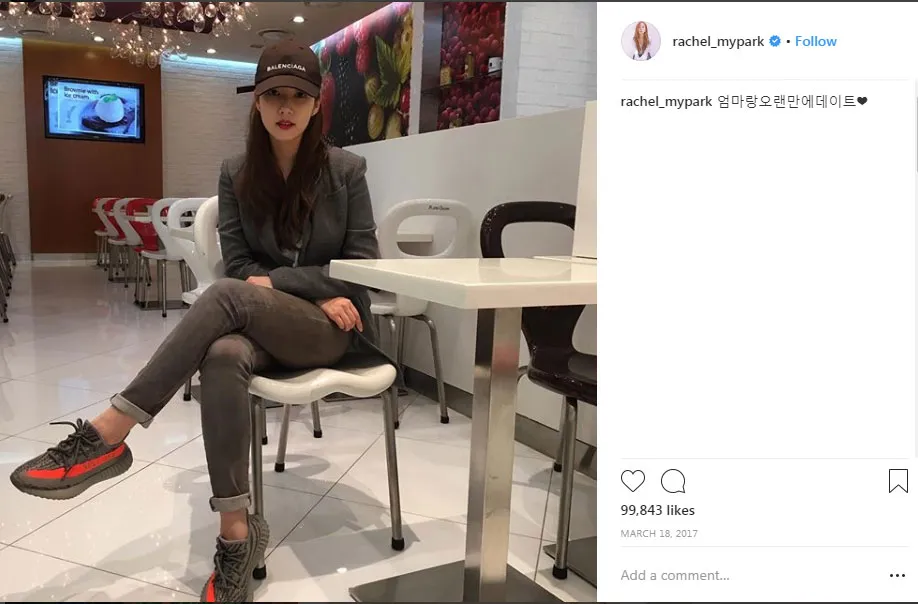 Park Min Young dicurigai pakai sepatu dan topi Park Seo Joon. © Instagram.com/rachel_mypark