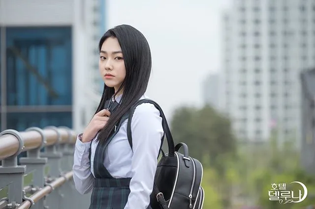 Mina GUGUDAN sebagai Kim Yuna