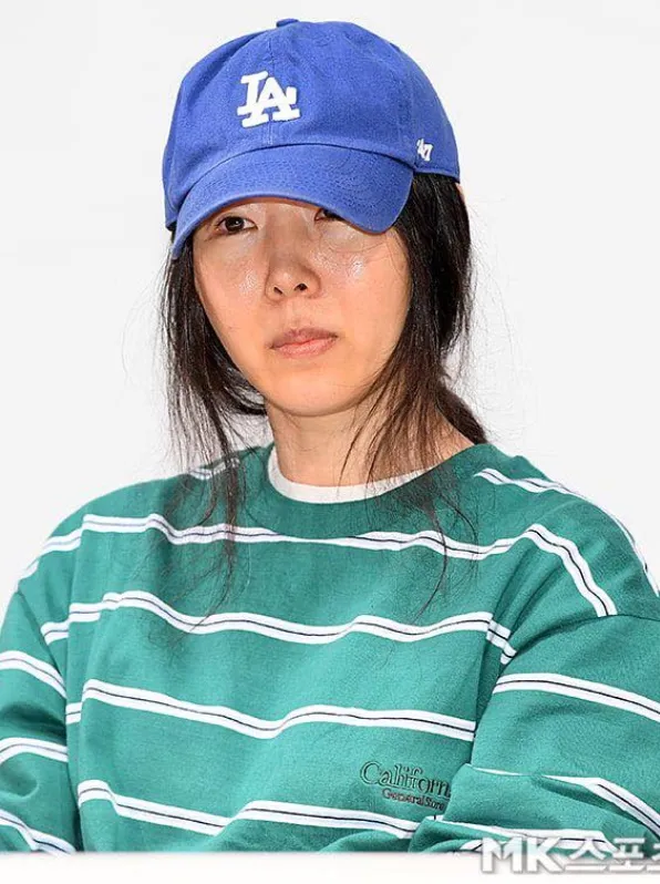 Nyatanya banyak juga yang pengen pakai baju kembar seperti yang dipakai Min Hee Jin.