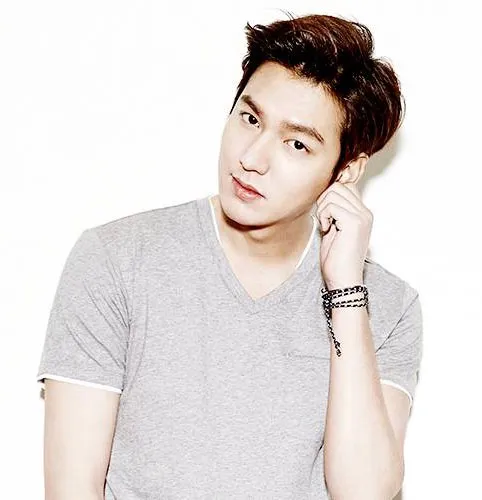 Lee Min Ho yang ternyata mengaku belum berencana wajib militer dalam waktu dekat. ©allkpop.com