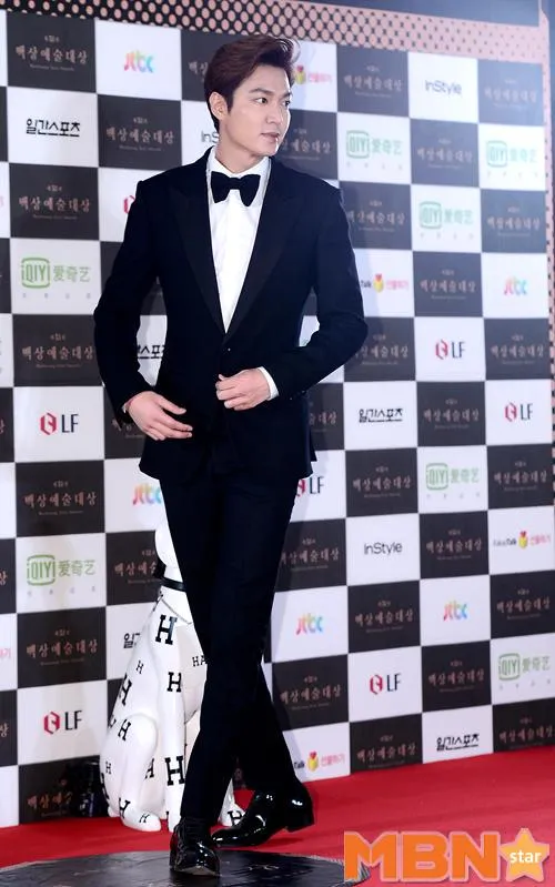 Lee Min Ho di red carpet Baeksang Awards © MBN Star