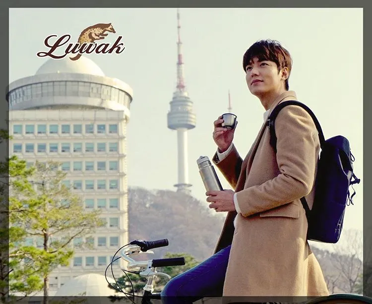 Lee Min Ho saatt syuting iklan untuk White Koffie Luwak. ©Instagram/kopiluwakofficial