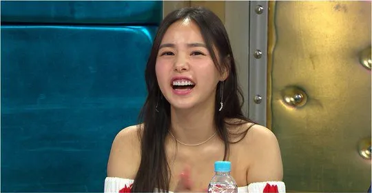 Min Hyo Rin saat mengaku di Radio Star pernah putus dari Taeyang Big Bang. ©soompi.com