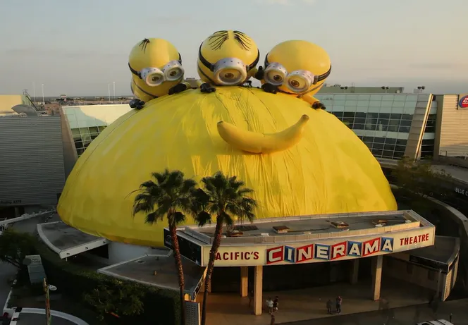 Minions duduki sebuah bioskop di dekat Hollywood/©entertainthis.usatoday.com