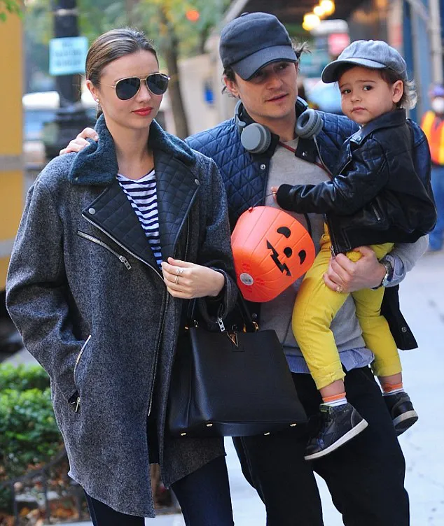 Miranda dan Bloom hidup bertetangga demi anak @ dailymail.co.uk