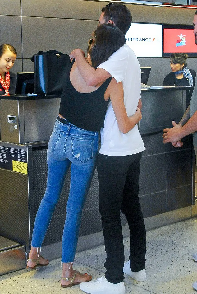 Miranda dan Evan makin mesra © dailymail.co.uk