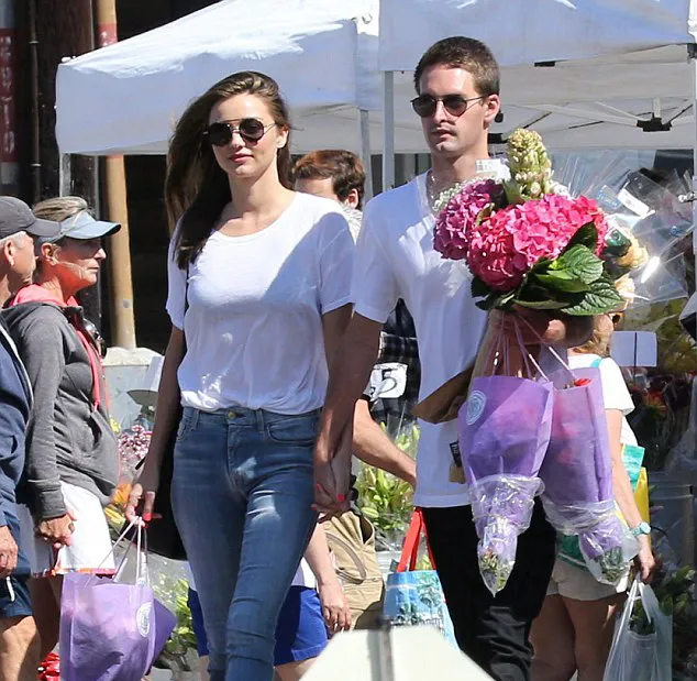 Miranda dan Evan tertangkap kencan romantis @ dailymail.co.uk