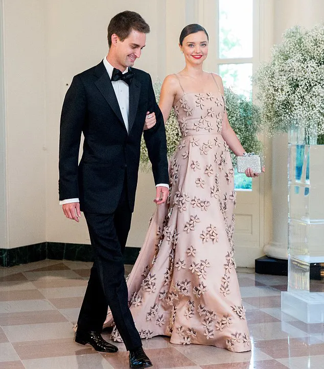 Miranda dan Evan mesra di Cannes © dailymail.co.uk