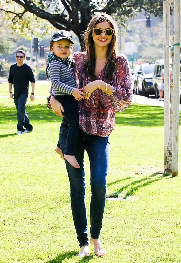 Miranda Kerr @ dailymail.co.uk
