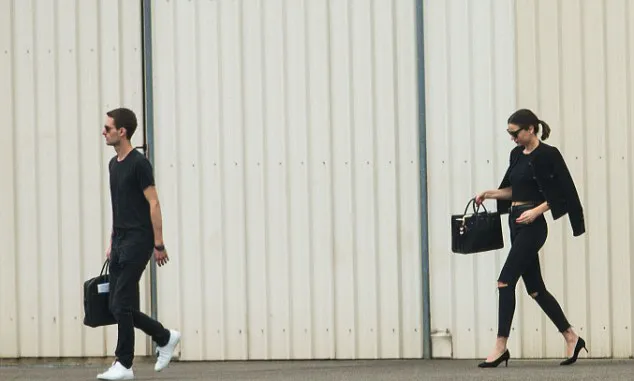 Miranda tiba di Australia bersama Evan © dailymail.co.uk