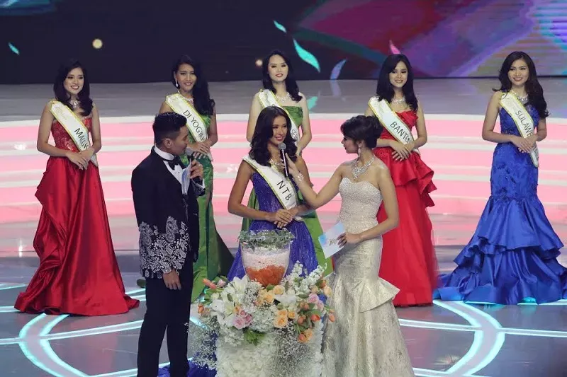 Achintya Nielsen, wakil Nusa Tenggara Barat yang berhasil meraih mahkota Miss Indonesia 2017 di usia 18 tahun © berbagai sumber