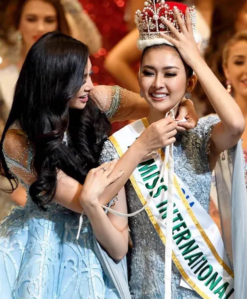 Kevin Lilliana meraih gelar sebagai Miss International 2017 © instagram.com/kevinlln