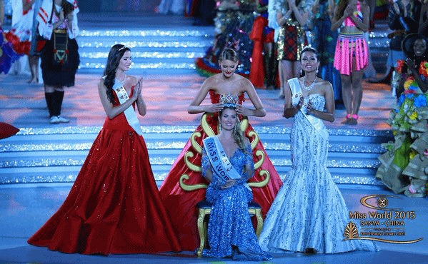 Maria Harfanti, paling kanan di ajang Miss World 2015 © twitter.com/missworldtime