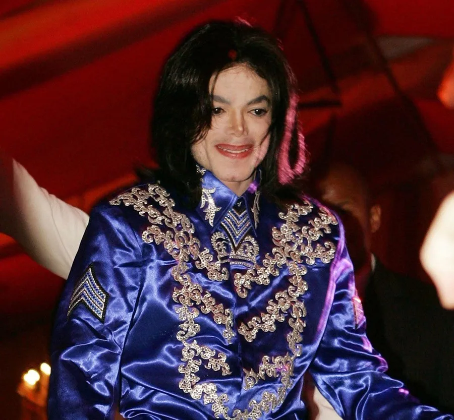 Michael Jackson adalah idola Kanye West © Fameflynet