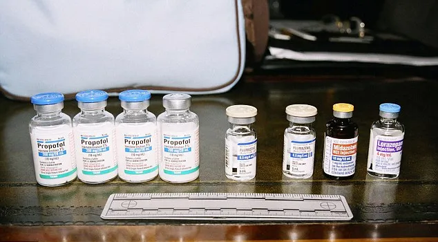 Deretan propofol di kamar Michael @ dailymail.co.uk