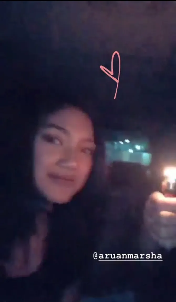 Instagram story Marion Jola #1 Surpise dari Marsha Aruan (credit : instagram.com/lalamarionmj)