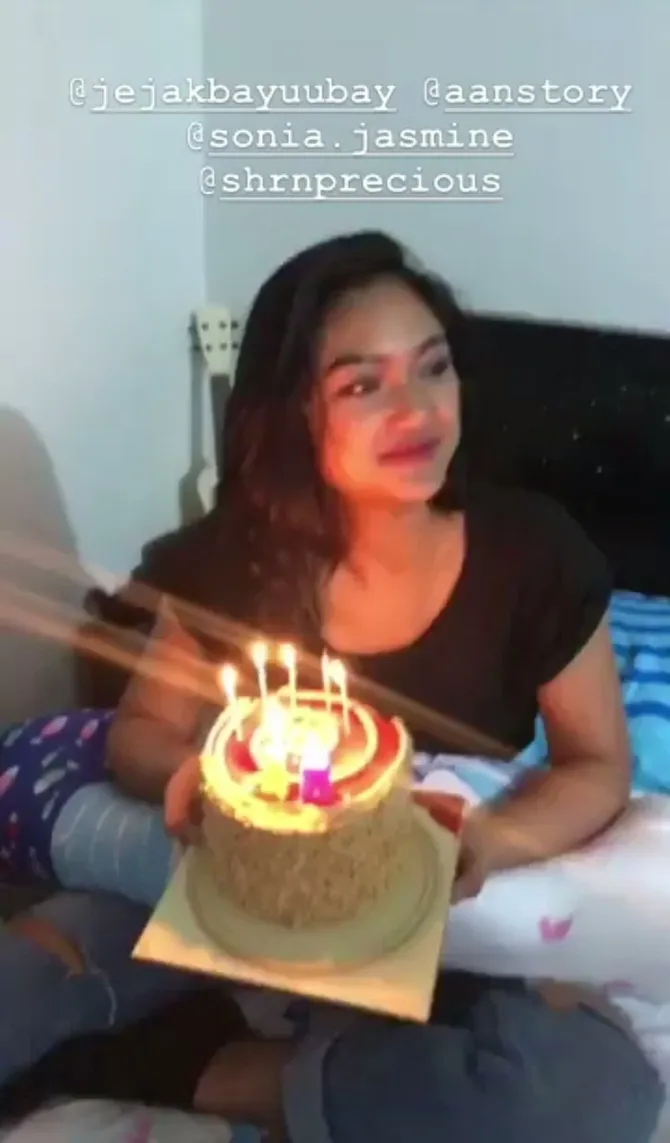 Instagram story Marion Jola #2  (credit : instagram.com/lalamarionmj)