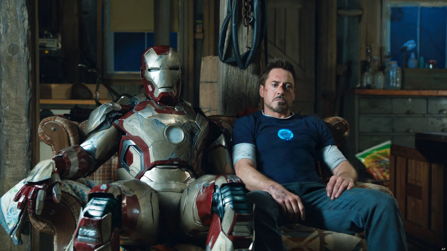 Tentunya Tony Stark tak sedih meskipun kehilangan satu lengan Iron Man, kan?