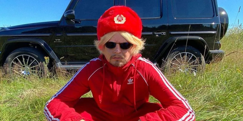 Oliver Tree - Essence (feat. Super Computer)