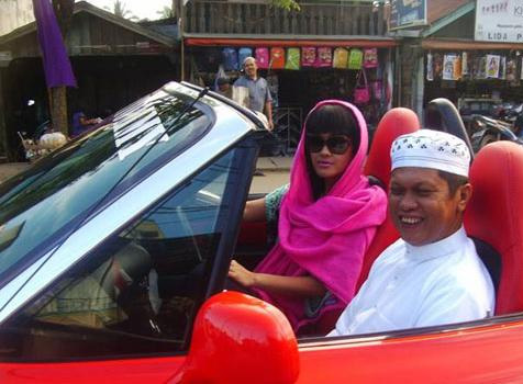Syahrini Mobil Mewah Selebriti Selebriti Indonesia 