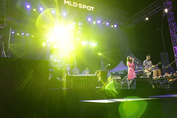 Mocca bawakan deretan lagu hits