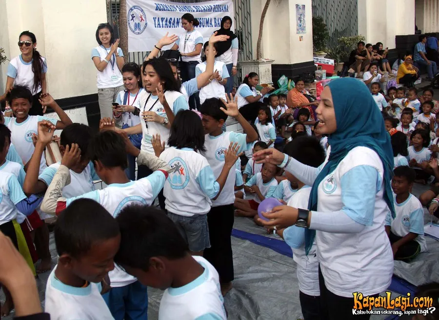 aksi sosial seleb untuk anak jalanan ©Ruswanto