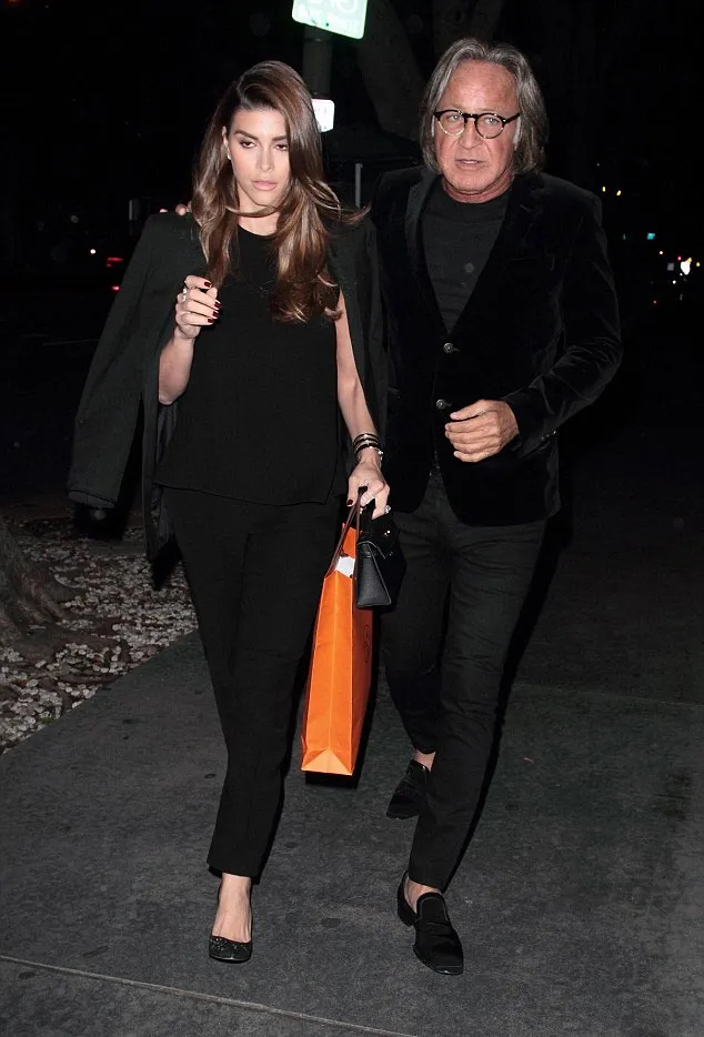 FOTO Ayah Gigi Hadid Kencan Dengan Tunangannya Yang ...