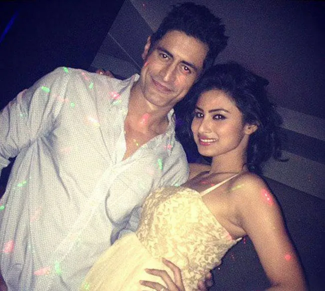 Mohit Raina dan Mouni Roy, cocok banget ya? @bollywoodlife