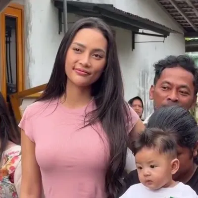 Momen Bayu Skak dan Erika Carlina Syuting Film LANDASAN, Tumpengan Bareng Pemain Baru di Purwokerto