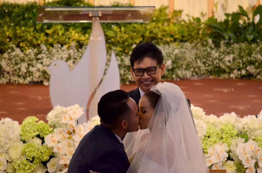 Momo Berciuman Dengan Reza © Kapanlagi/Natanael Sepaya