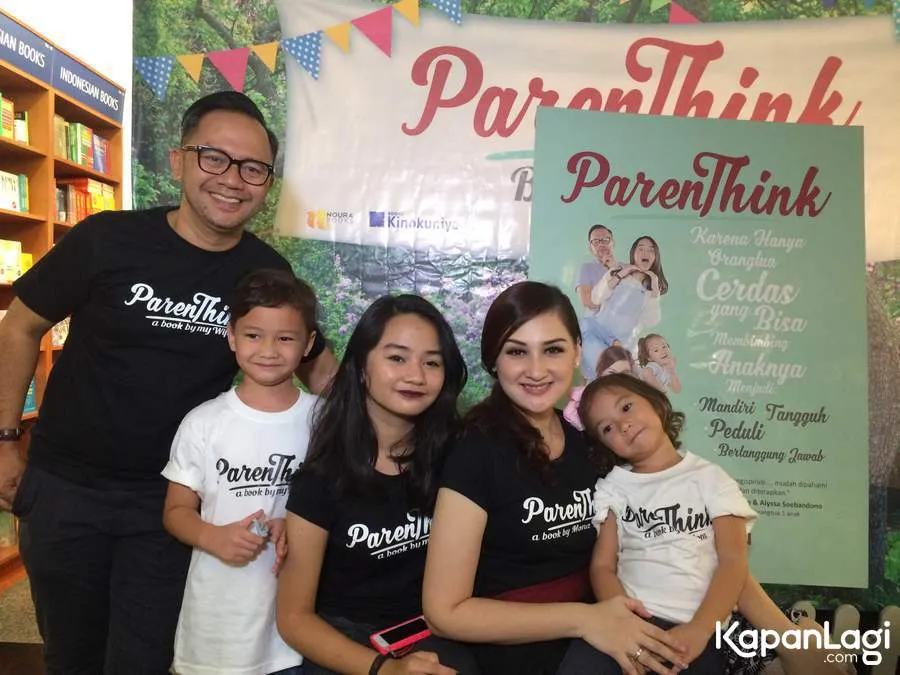 Mona berbagi kisah jadi ibu sejak usia 20 tahun lewat bukunya © KapanLagi.com/Nuzulur Rakhmah