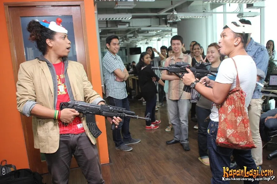 Aksi pemain 'COMIC 8' di kantor KapanLagi.com®