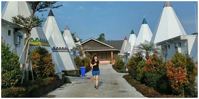 Punya cita-cita pingin pergi ke Mongolia, Asia Timur? Cukup datang ke Kota Bogor kamu sudah bisa merasakan sensasi nge-camp layaknya di Mongolia loh. 