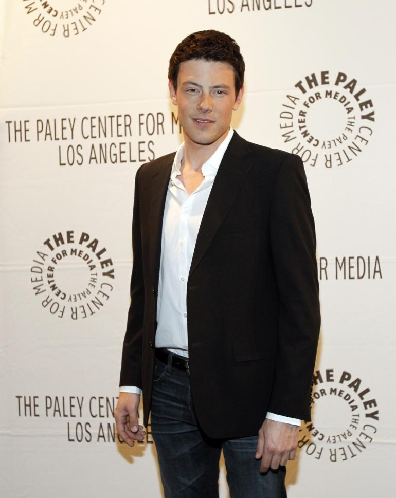 premier \'glee\' ditunda karena kematian cory monteith