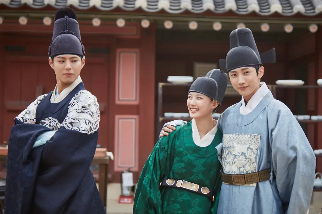 Di drama bersaing, tapi aslinya bersahabat © KBS2