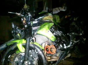 Kondisi motor yang dikendarai Uje. ©Pipik Istri Uje