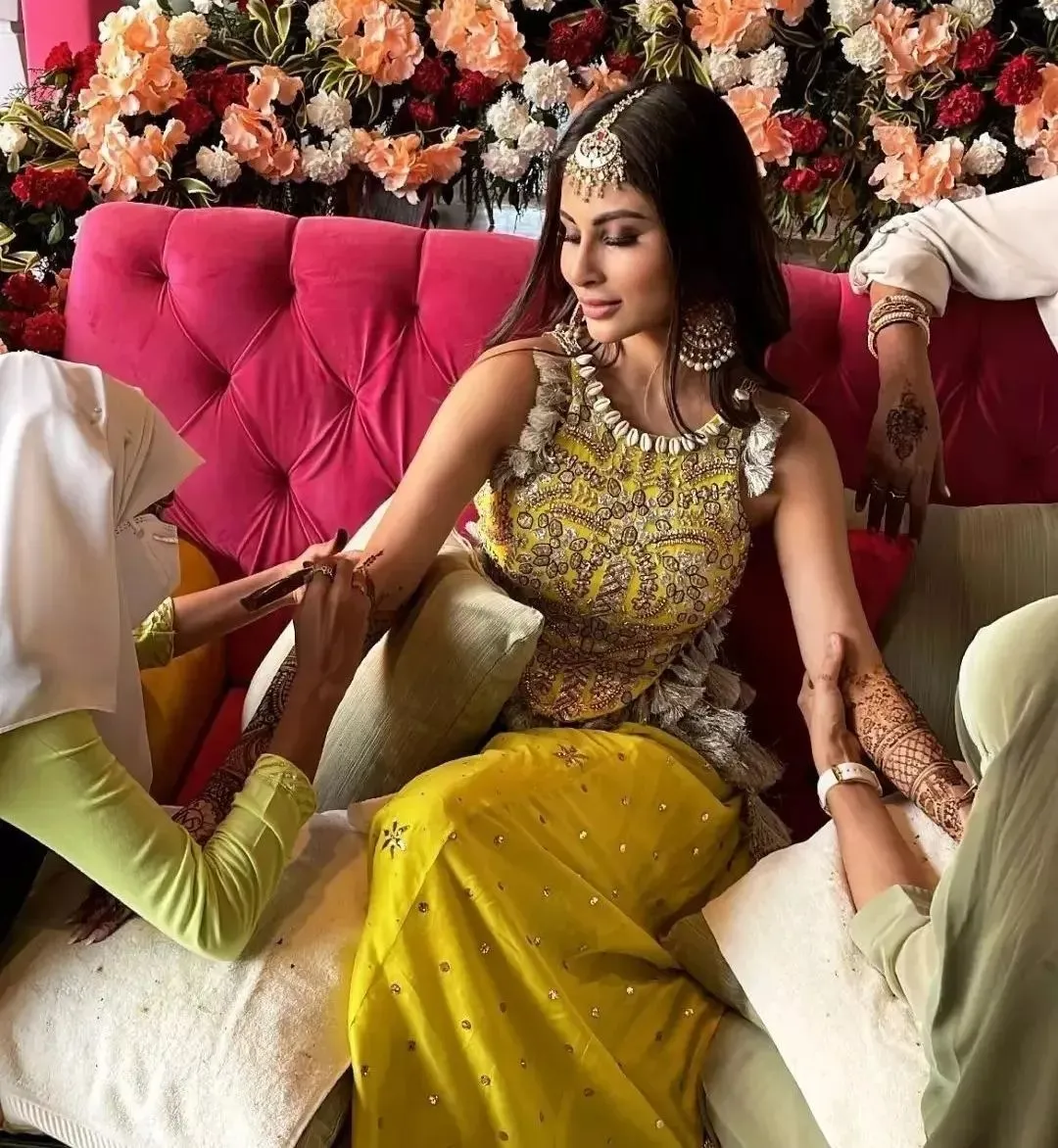 Mehendi adalah rangkaian upacara pertama sebelum pengantin di India menggelar upacara utama.