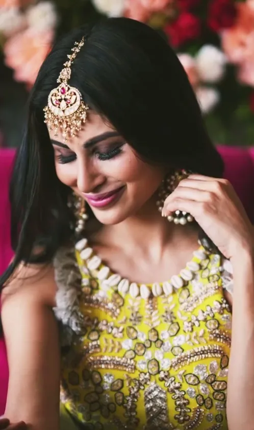 Pernikahan Mouni sengaja digelar di Goa, karena ia ingin upacara privat yang jauh dari awak media.