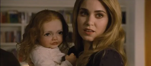 Nikki Reed bersama boneka Renesmee